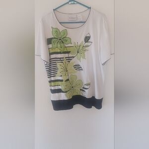 Alfred Dunner White and Green Graphic Boxy T-Shirt LG